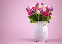 Konečně je tu jaro! Jaké květiny mohou ozdobit náš stůl?