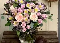 Hledáme floristku / floristu do našeho květinářství.