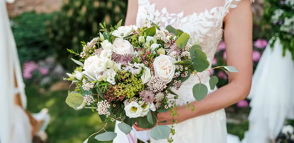 How to choose flowers for the wedding bouquet