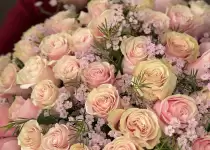 Pastel dreams and elegance – How to bring soft floral tones into your home